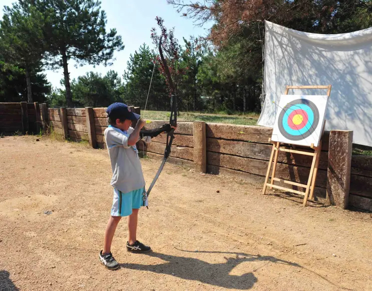 White amateur type archery net, 10 m long.