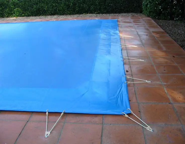 Swimming pool covering tarpaulin in PVC 400 gr, with eyelets