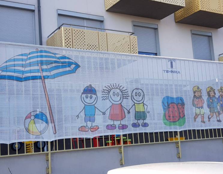 Happy cover. Cloth with personalized print. Height 1.75 m. 25 m length.