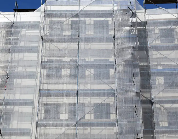 Screening sheet for scaffolding in white