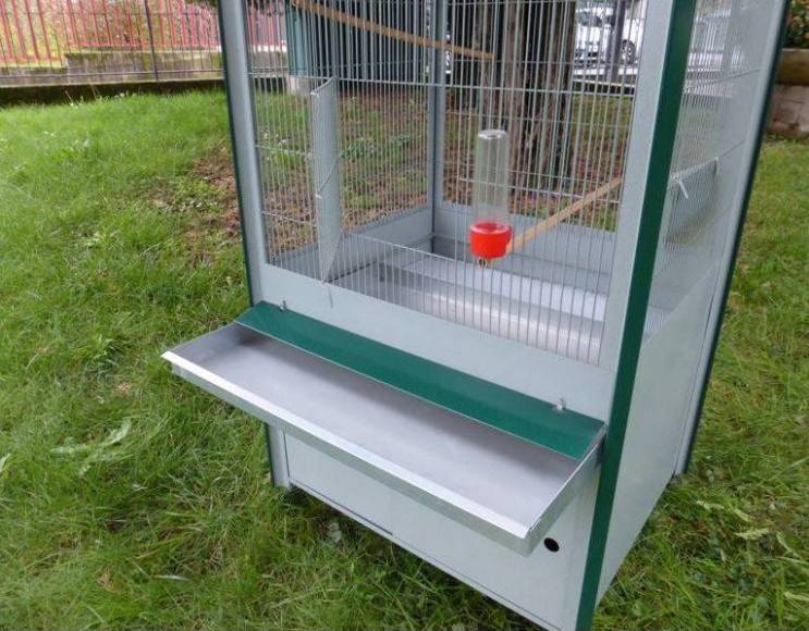 Rectangular aviary size cm 60x50x160 h.