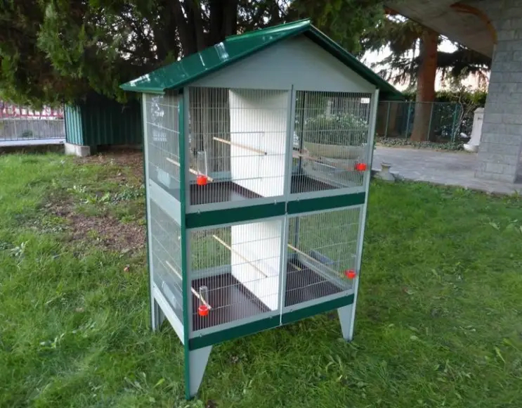 Rectangular aviary size cm 105x60x175 h.