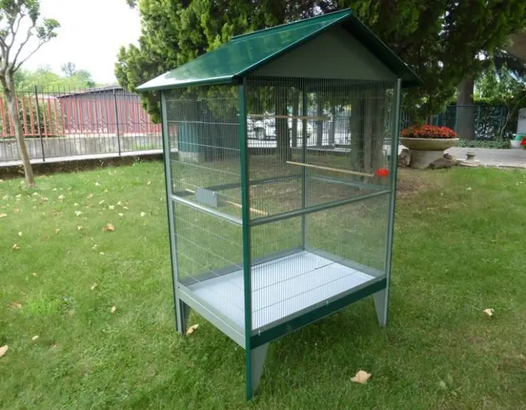 Rectangular aviary size cm 105x75x175 h.