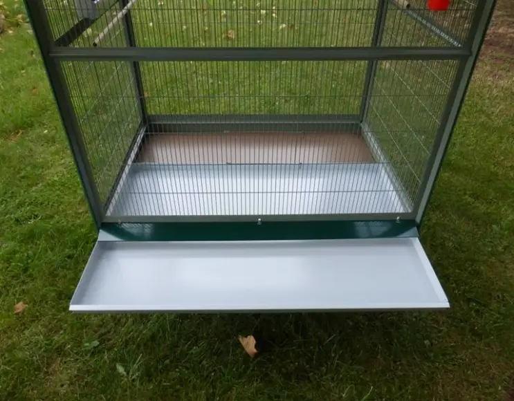 Rectangular aviary size cm 105x75x175 h.