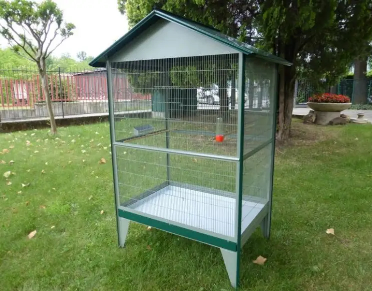 Rectangular aviary size cm 105x75x175 h.