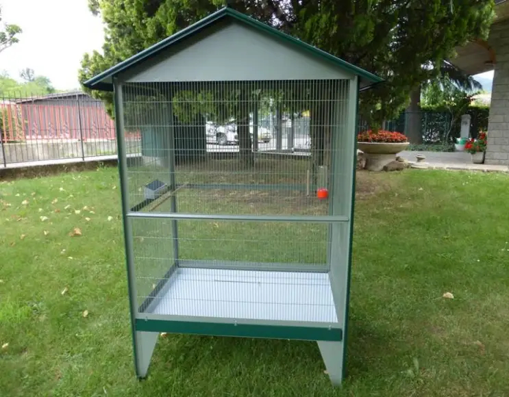 Rectangular aviary size cm 105x75x175 h.