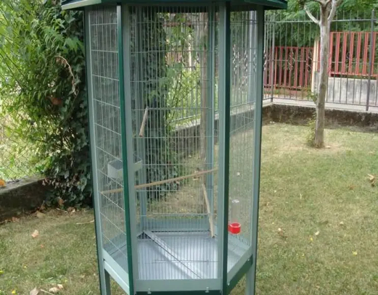 Hexagonal aviary size 35 cm side x170 h.