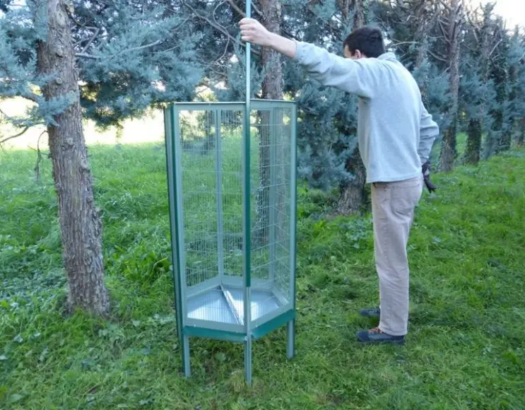 Hexagonal aviary size 35 cm side x170 h.