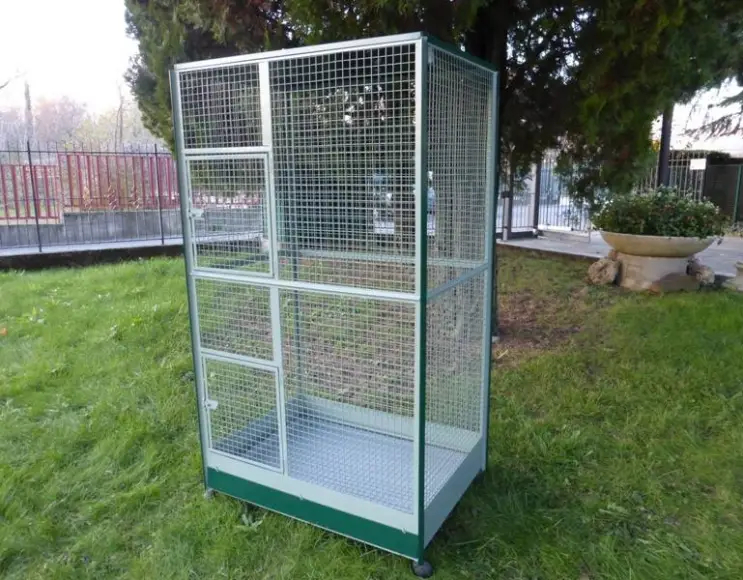 Cage for parrots 105x75x180 h.