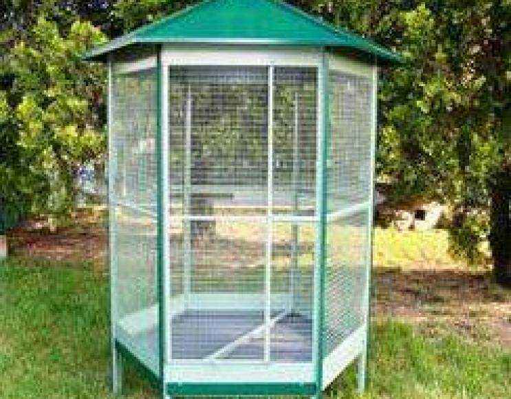 Hexagonal aviary with side cm 65 x 200 cm h.